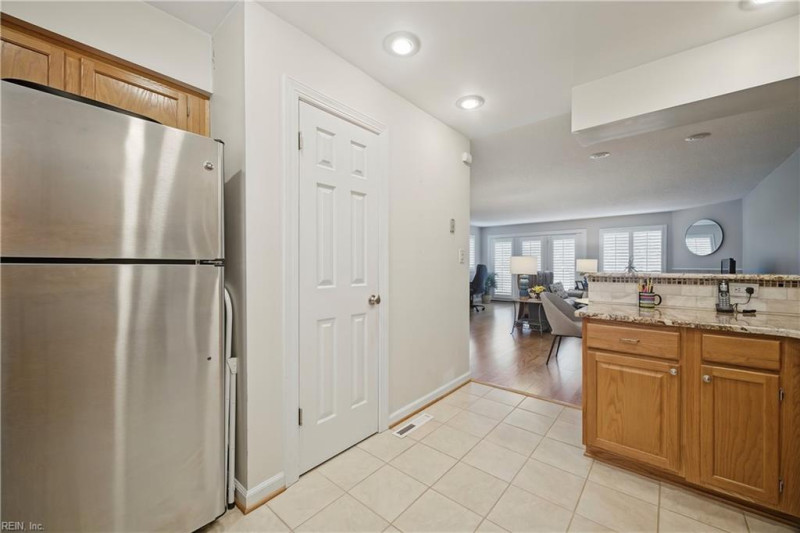 Photo 11 of 31 residential for sale in Virginia Beach virginia