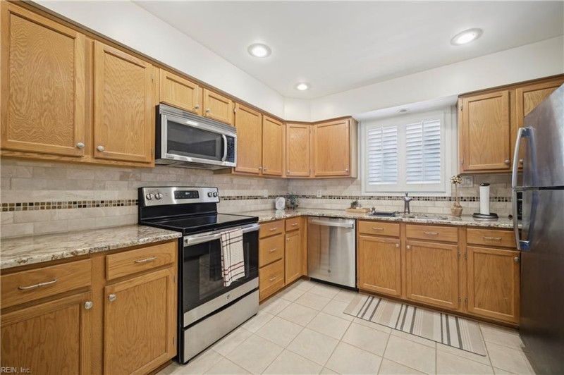 Photo 12 of 31 residential for sale in Virginia Beach virginia