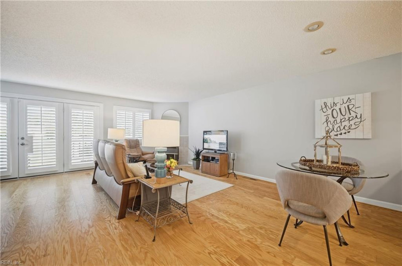 Photo 7 of 31 residential for sale in Virginia Beach virginia