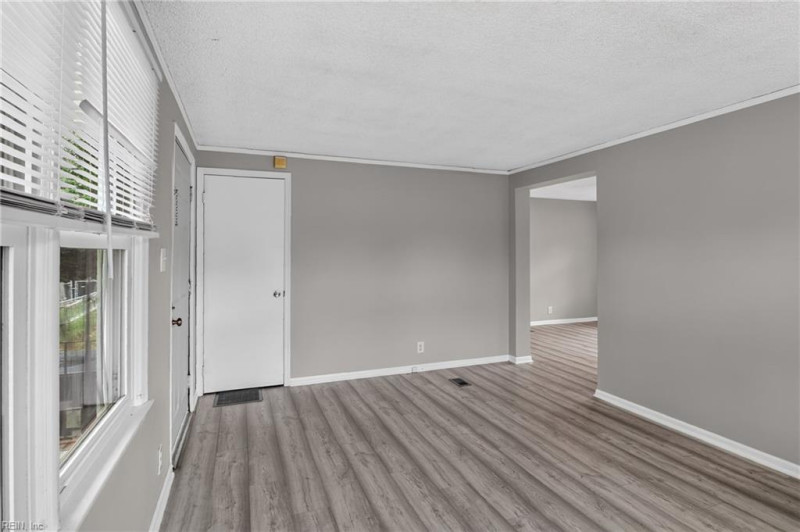Photo 11 of 35 residential for sale in Virginia Beach virginia