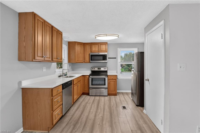 Photo 13 of 35 residential for sale in Virginia Beach virginia