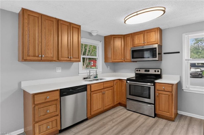 Photo 14 of 35 residential for sale in Virginia Beach virginia