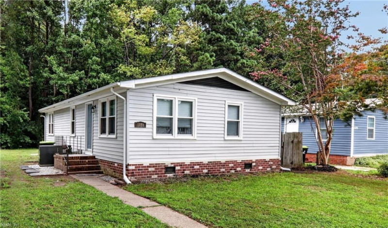 Photo 3 of 35 residential for sale in Virginia Beach virginia