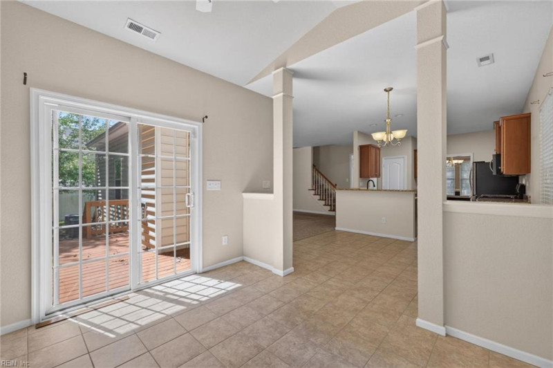 Photo 11 of 39 residential for sale in Chesapeake virginia