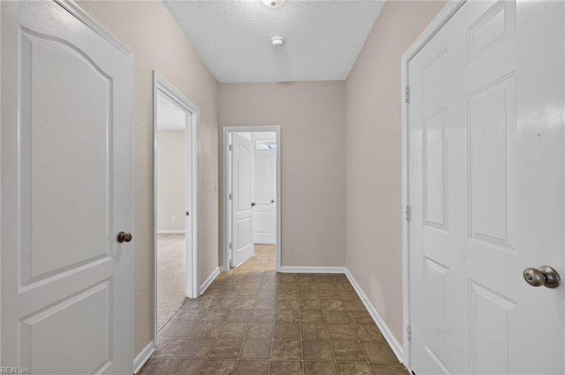 Photo 12 of 39 residential for sale in Chesapeake virginia