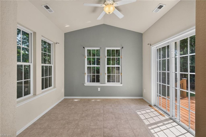 Photo 7 of 39 residential for sale in Chesapeake virginia