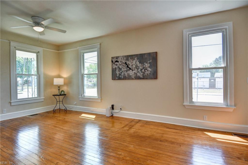 Photo 10 of 33 residential for sale in Newport News virginia