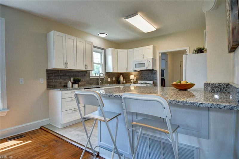 Photo 13 of 33 residential for sale in Newport News virginia