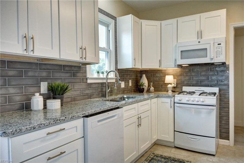 Photo 14 of 33 residential for sale in Newport News virginia