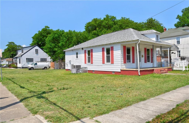 Photo 5 of 33 residential for sale in Newport News virginia