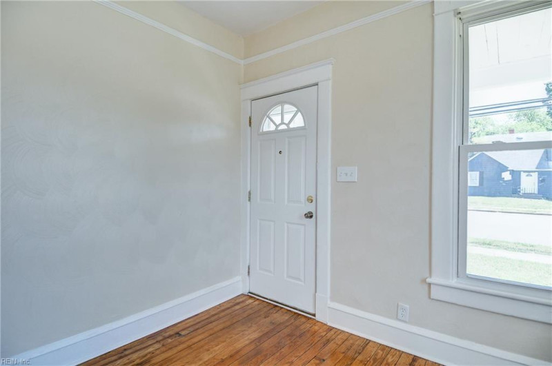 Photo 8 of 33 residential for sale in Newport News virginia