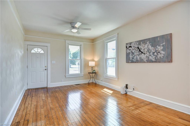 Photo 9 of 33 residential for sale in Newport News virginia