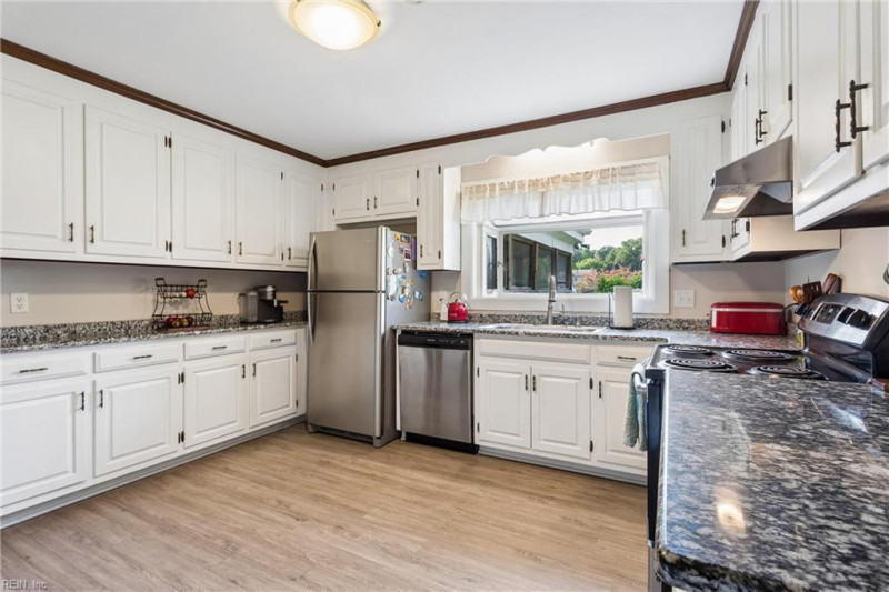 Photo 7 of 28 residential for sale in Newport News virginia