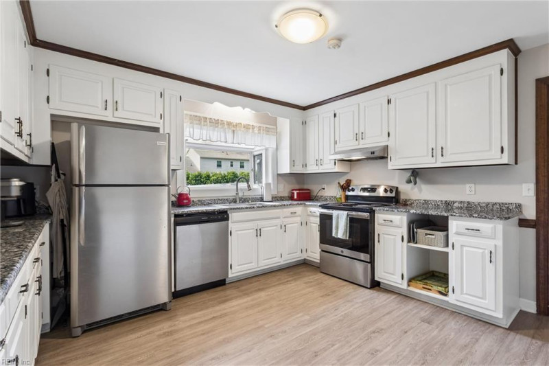 Photo 9 of 28 residential for sale in Newport News virginia
