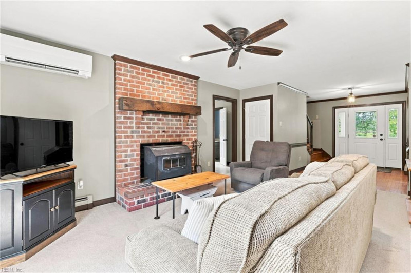 Photo 16 of 49 residential for sale in New Kent County virginia