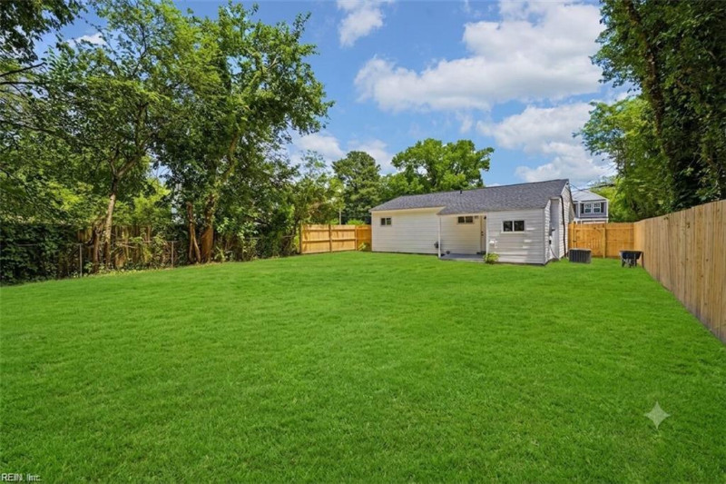 Photo 17 of 20 residential for sale in Portsmouth virginia