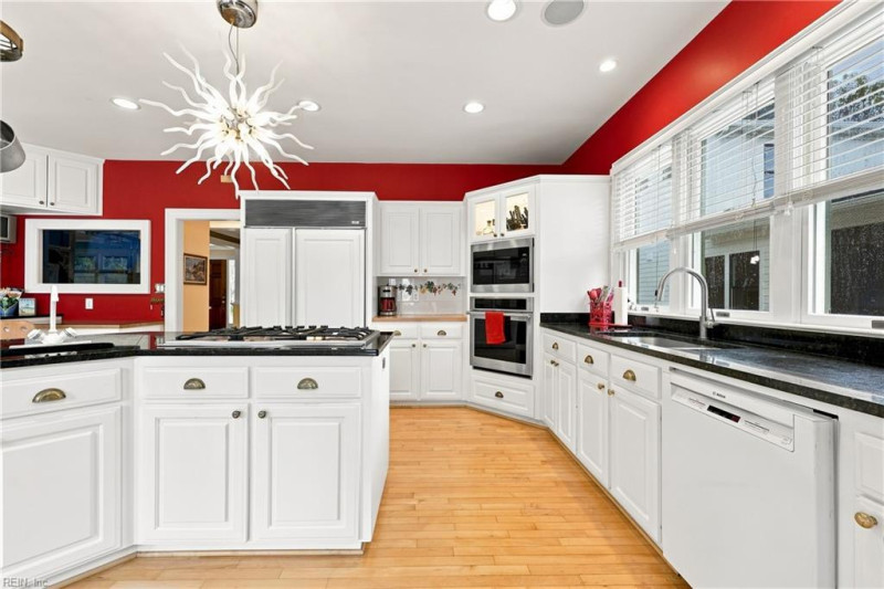 Photo 11 of 43 residential for sale in Virginia Beach virginia
