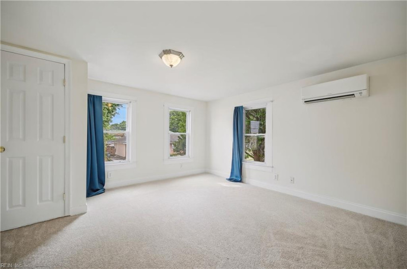 Photo 4 of 34 residential for sale in Norfolk virginia