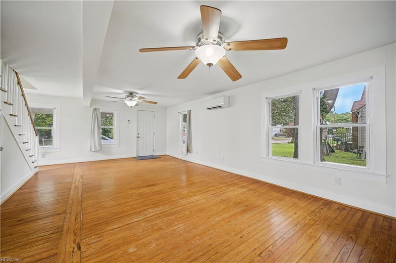Photo 7 of 34 residential for sale in Norfolk virginia