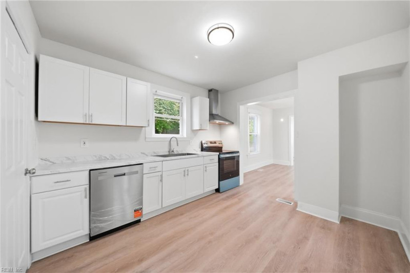 Photo 12 of 37 residential for sale in Newport News virginia
