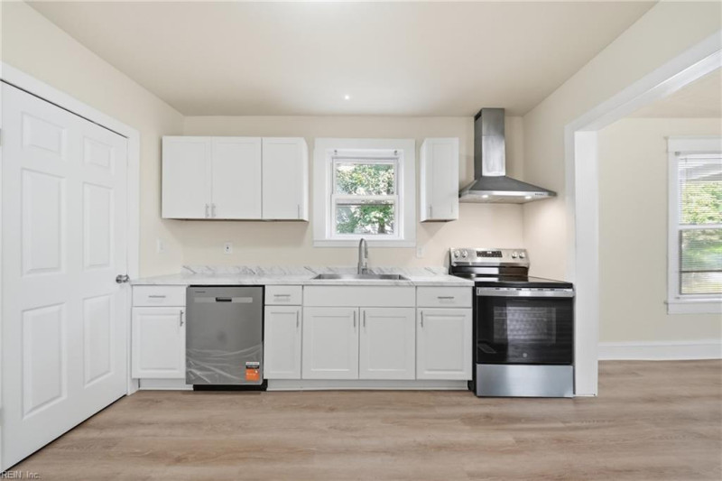 Photo 13 of 37 residential for sale in Newport News virginia