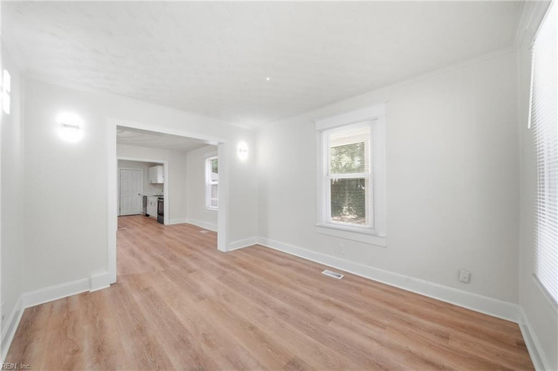 Photo 5 of 37 residential for sale in Newport News virginia