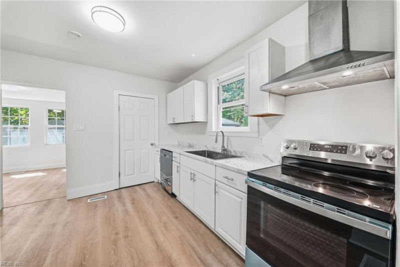 Photo 9 of 37 residential for sale in Newport News virginia