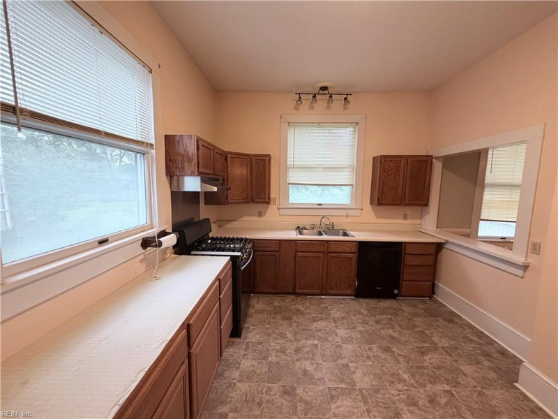 Photo 12 of 32 residential for sale in Southampton County virginia