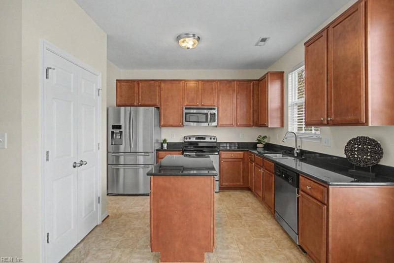 Photo 16 of 37 residential for sale in Chesapeake virginia Photo 16 of 37 residential for sale in Chesapeake virginia