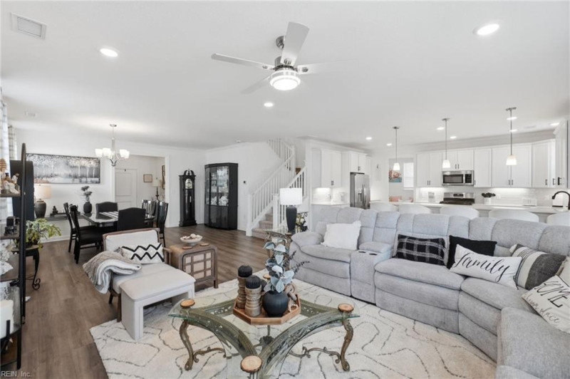 Photo 10 of 47 residential for sale in Chesapeake virginia