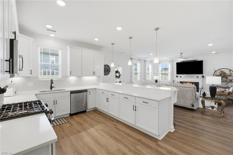 Photo 18 of 47 residential for sale in Chesapeake virginia