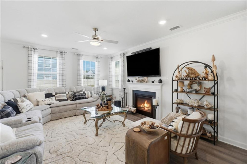 Photo 9 of 47 residential for sale in Chesapeake virginia