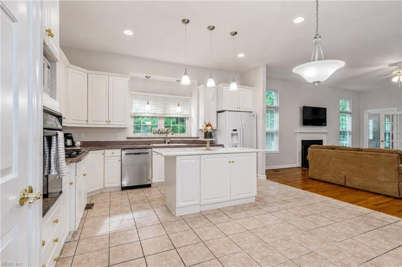 Photo 9 of 37 residential for sale in James City County virginia