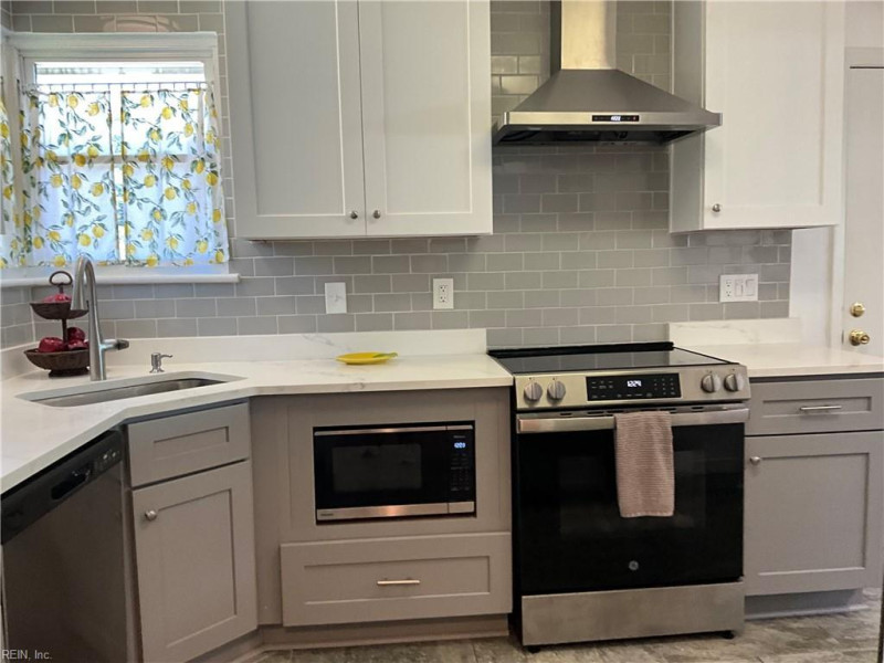 Photo 7 of 22 residential for sale in Norfolk virginia
