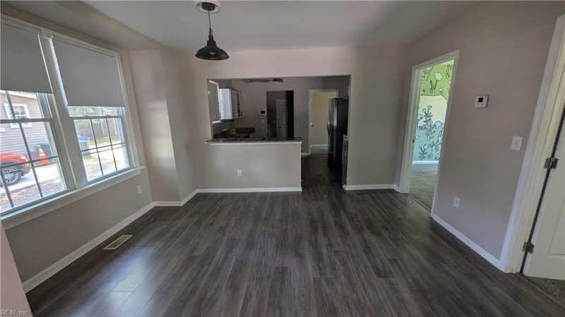 Photo 3 of 11 residential for sale in Portsmouth virginia