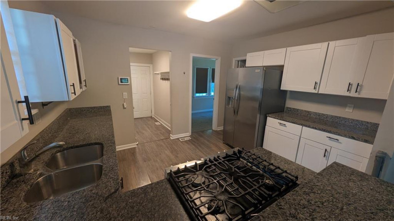 Photo 4 of 11 residential for sale in Portsmouth virginia