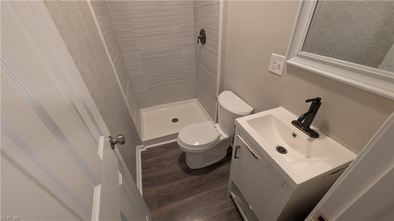 Photo 5 of 11 residential for sale in Portsmouth virginia