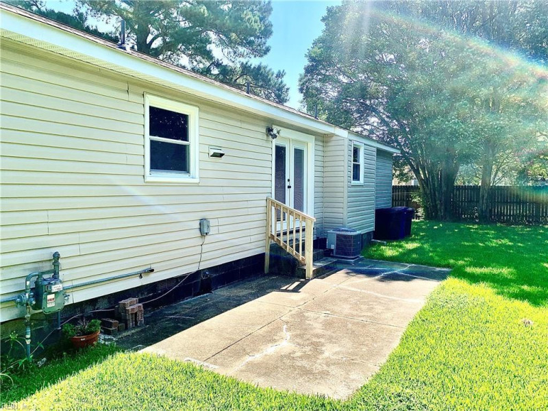 Photo 4 of 25 residential for sale in Virginia Beach virginia