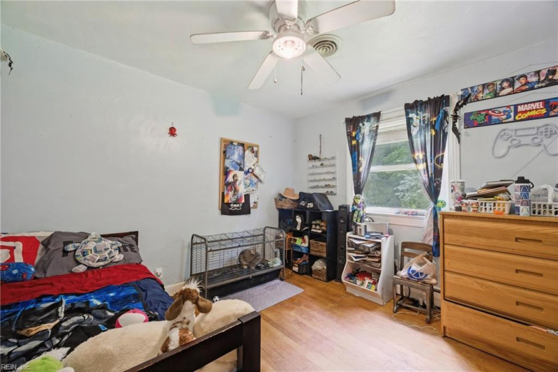 Photo 17 of 25 residential for sale in Suffolk virginia