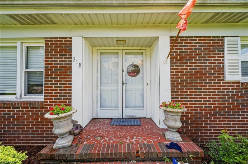 Photo 4 of 25 residential for sale in Suffolk virginia