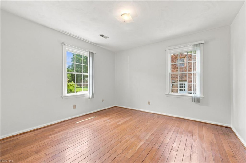 Photo 10 of 21 residential for sale in Portsmouth virginia