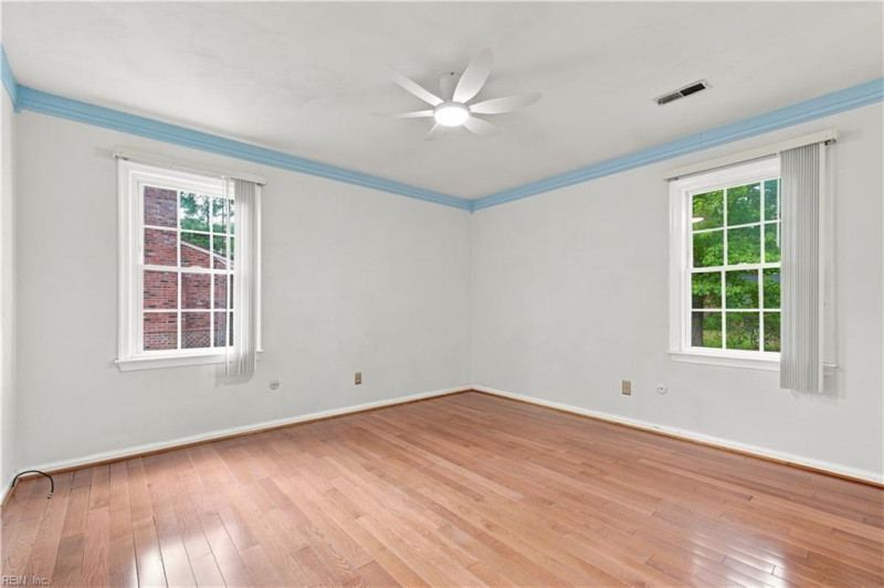 Photo 11 of 21 residential for sale in Portsmouth virginia