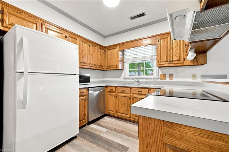 Photo 17 of 21 residential for sale in Portsmouth virginia