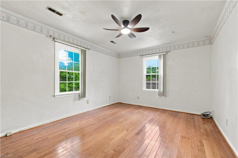 Photo 18 of 21 residential for sale in Portsmouth virginia