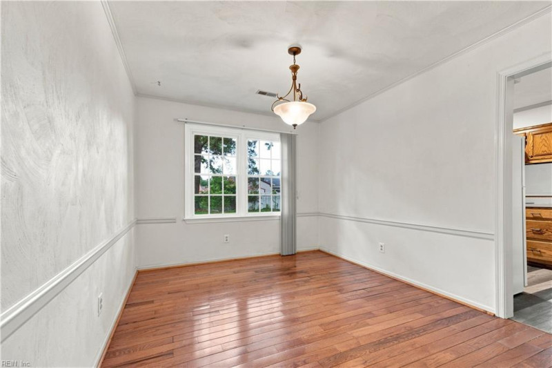 Photo 5 of 21 residential for sale in Portsmouth virginia