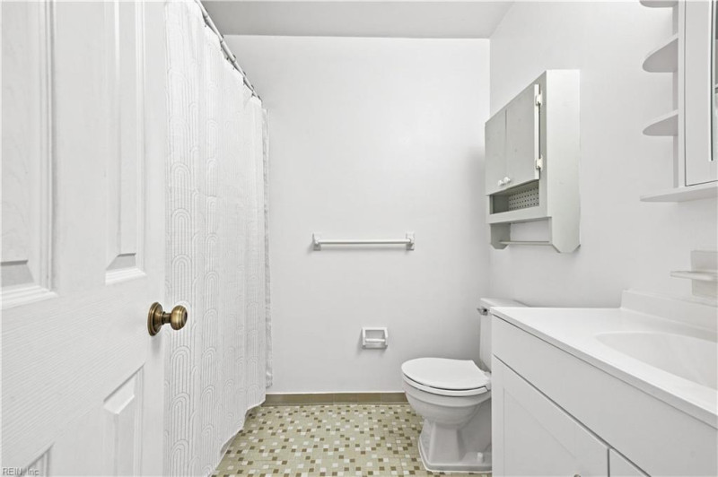 Photo 8 of 21 residential for sale in Portsmouth virginia