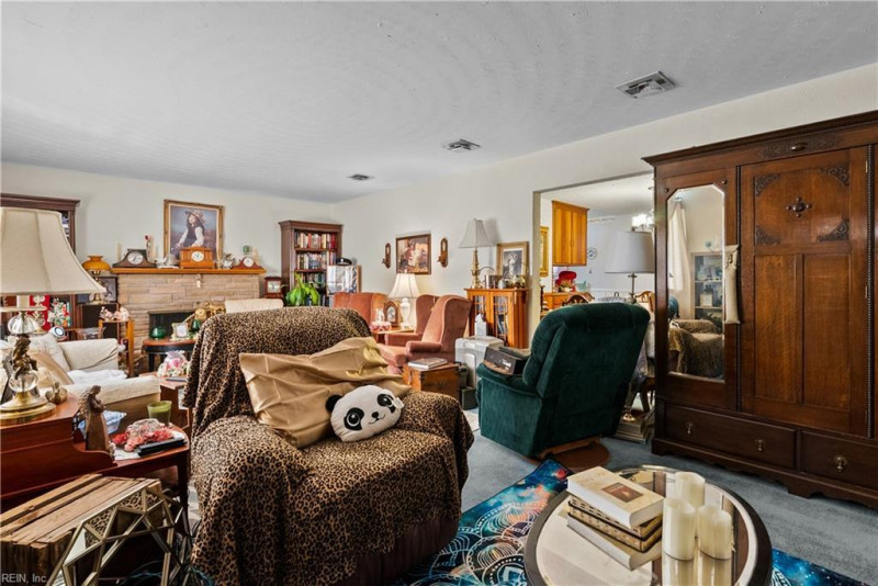 Photo 8 of 37 residential for sale in Virginia Beach virginia