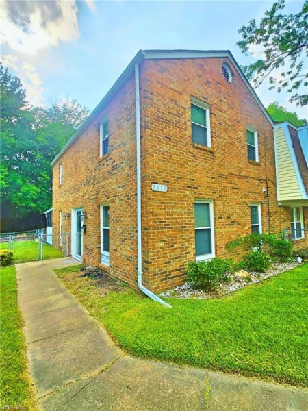 Photo 2 of 23 residential for sale in Virginia Beach virginia
