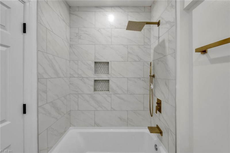 Photo 10 of 19 residential for sale in Chesapeake virginia