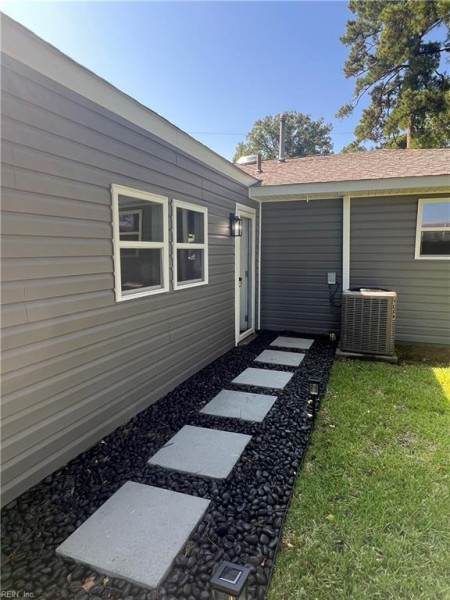 Photo 11 of 19 residential for sale in Chesapeake virginia